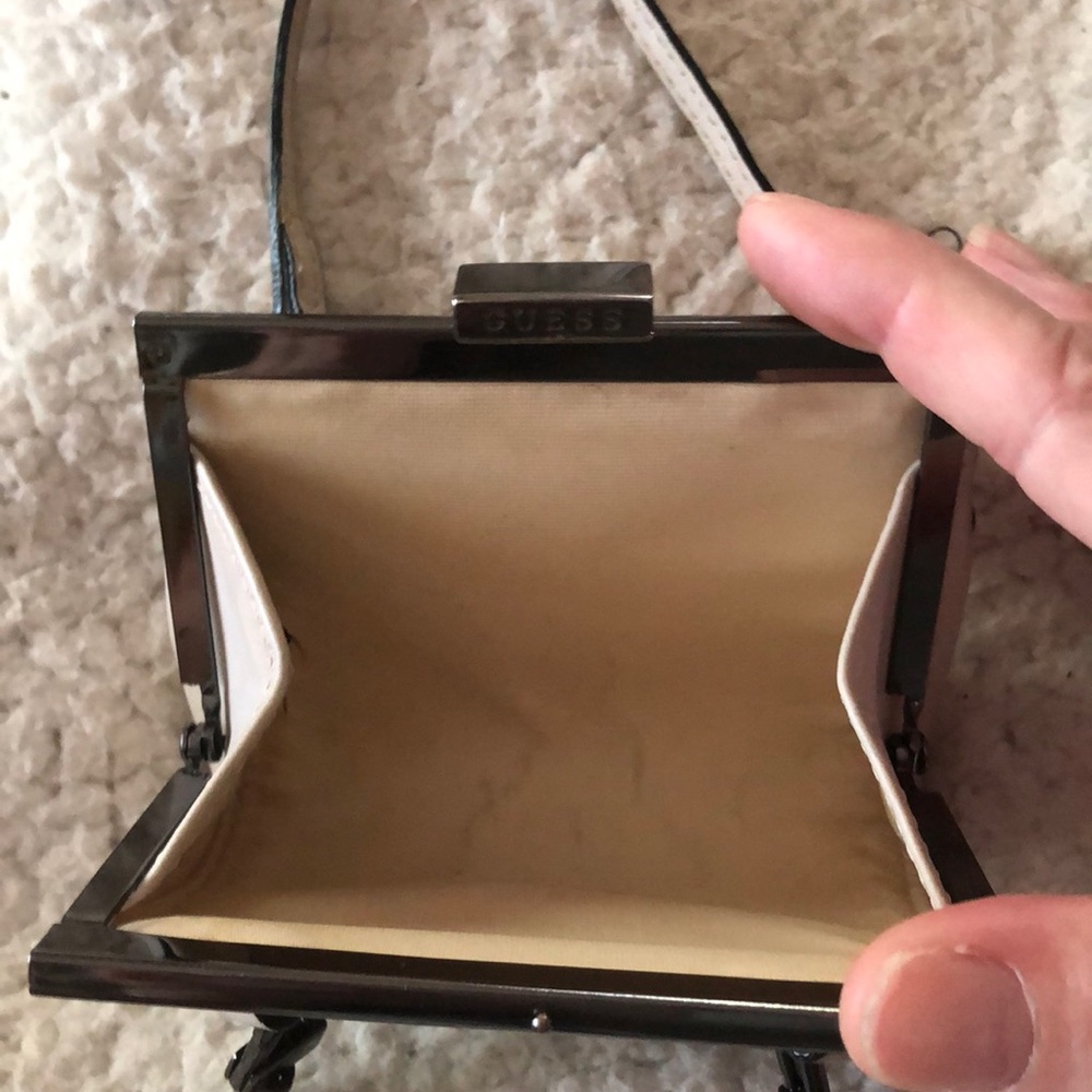 🌟GUESS Mini purse 👜 - Picture 3 of 3